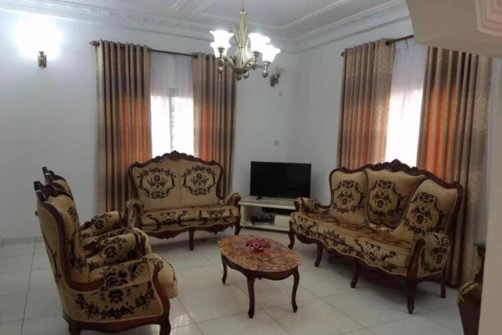 Residence Jeanne A Yaounde Odza Messamengo ภายนอก รูปภาพ