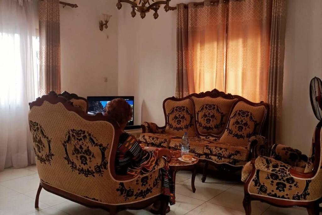 Residence Jeanne A Yaounde Odza Messamengo ภายนอก รูปภาพ