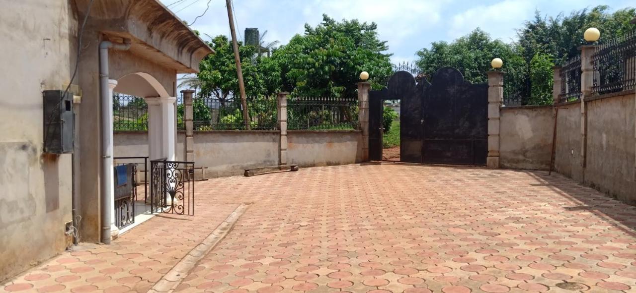 Residence Jeanne A Yaounde Odza Messamengo ภายนอก รูปภาพ